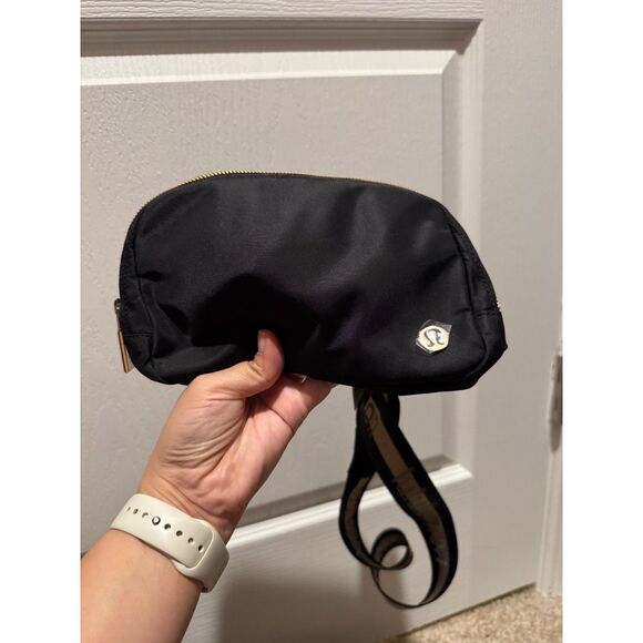 Lululemon Belt Bag 1L NWT - Picture 1 of 3